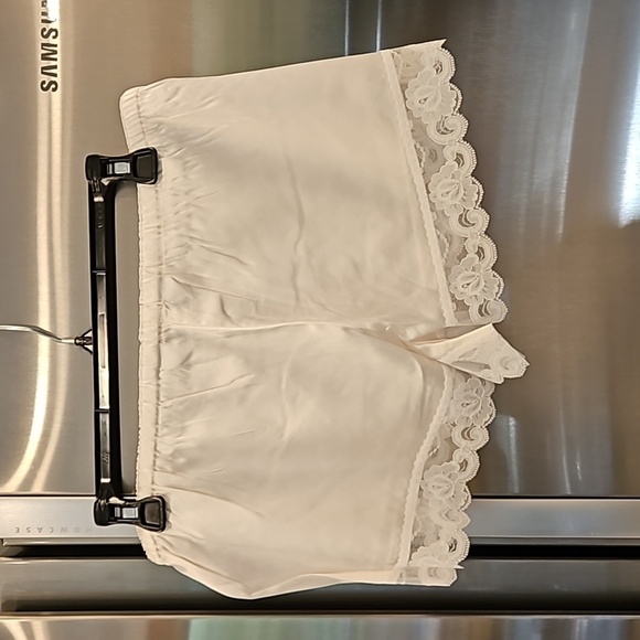 💕TRINA TURK💕 Tap Silk Blend Pajama Shorts Medium M NWT - Picture 2 of 7